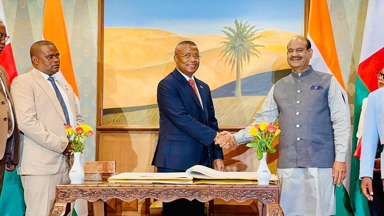 La délégation malgache accueillie avec honneur au Parlement indien