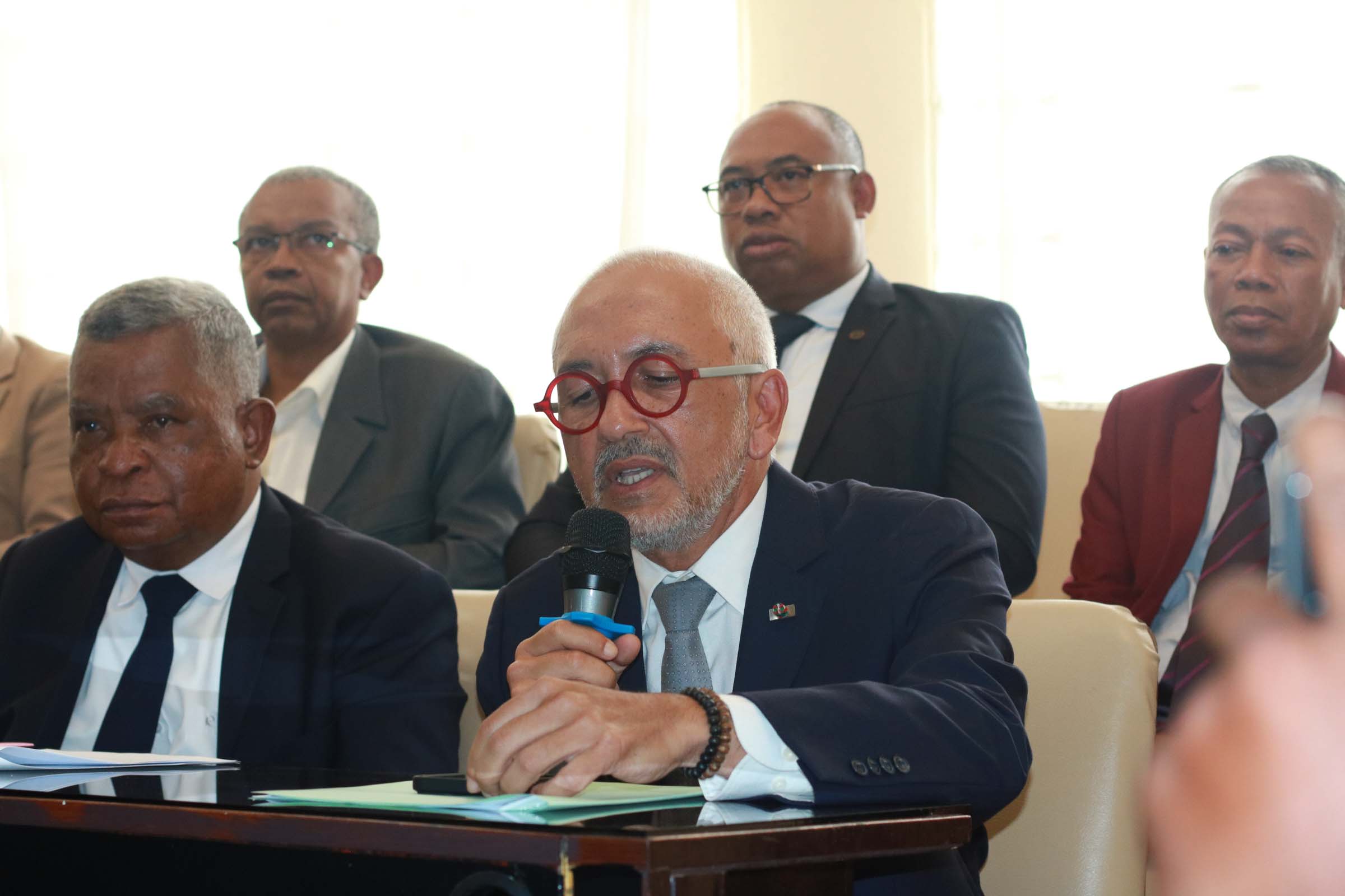 Réforme  pour la vacance du Chef de l'Exécutif dans les CTD