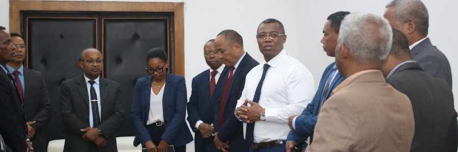 L’Assemblée nationale rend hommage à deux hauts responsables arrivés au terme de leurs fonctions